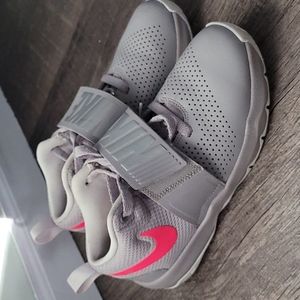 EUC Nike Girls Basketball Shoes